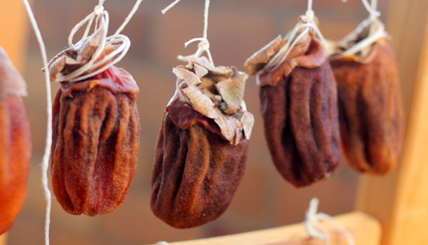 Hồng khô buộc dây