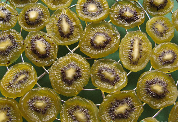 Kiwi sấy trong tủ sấy