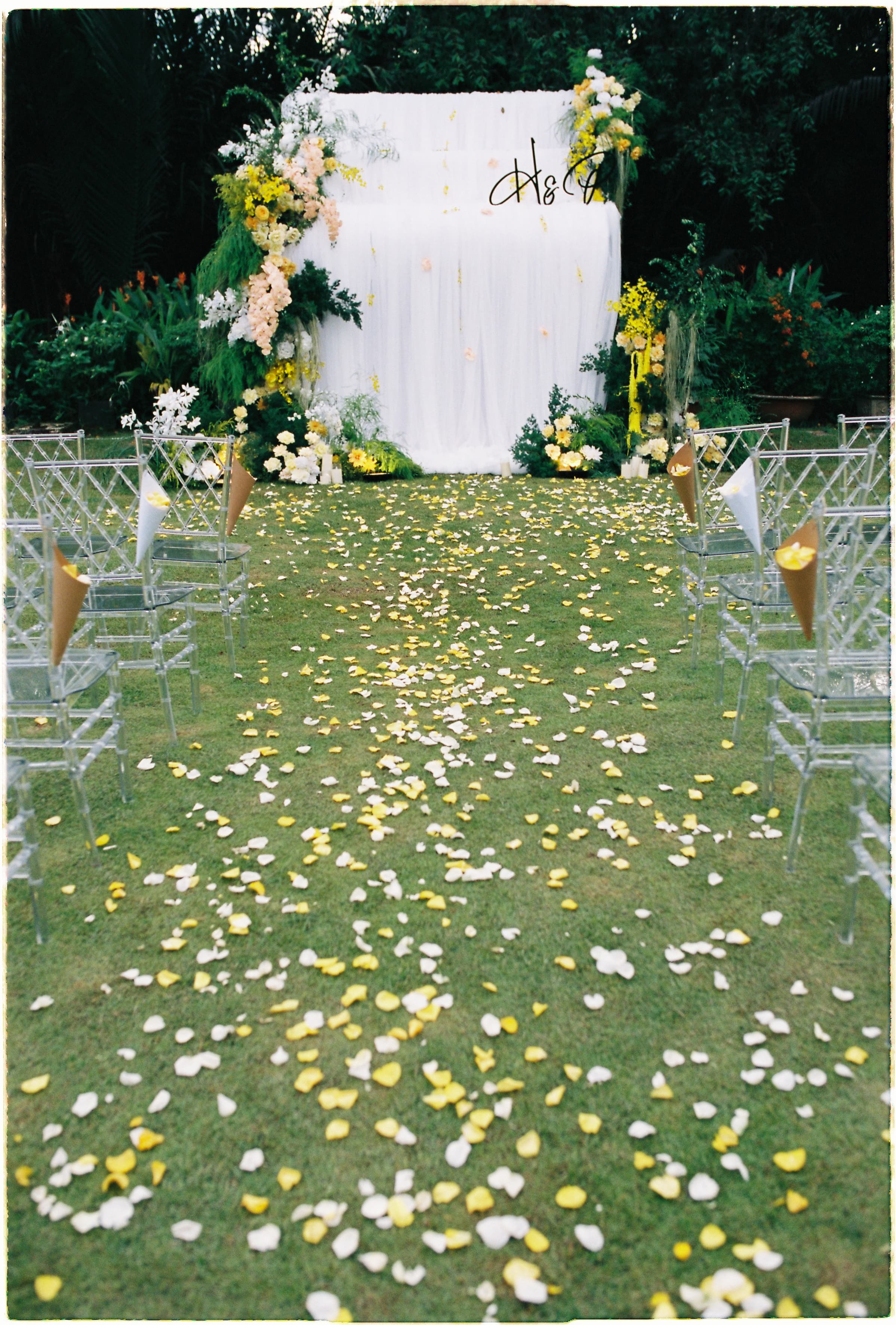 Trang trí tiệc cưới tại Chloe Gallery – Sang trọng, hiện đại & lãng mạn giữa lòng Sài Gòn