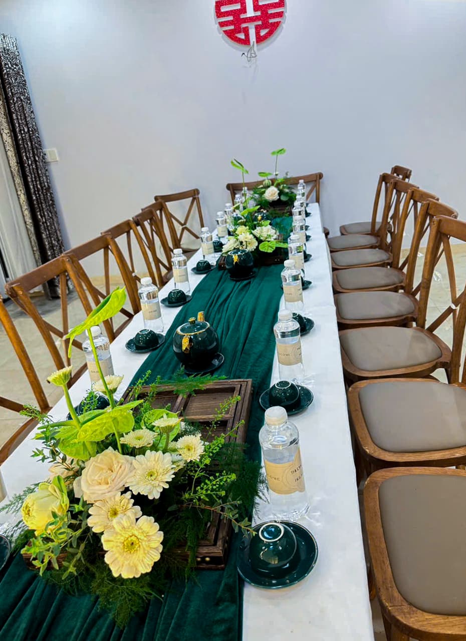 Trang trí gia tiên tone trắng xanh