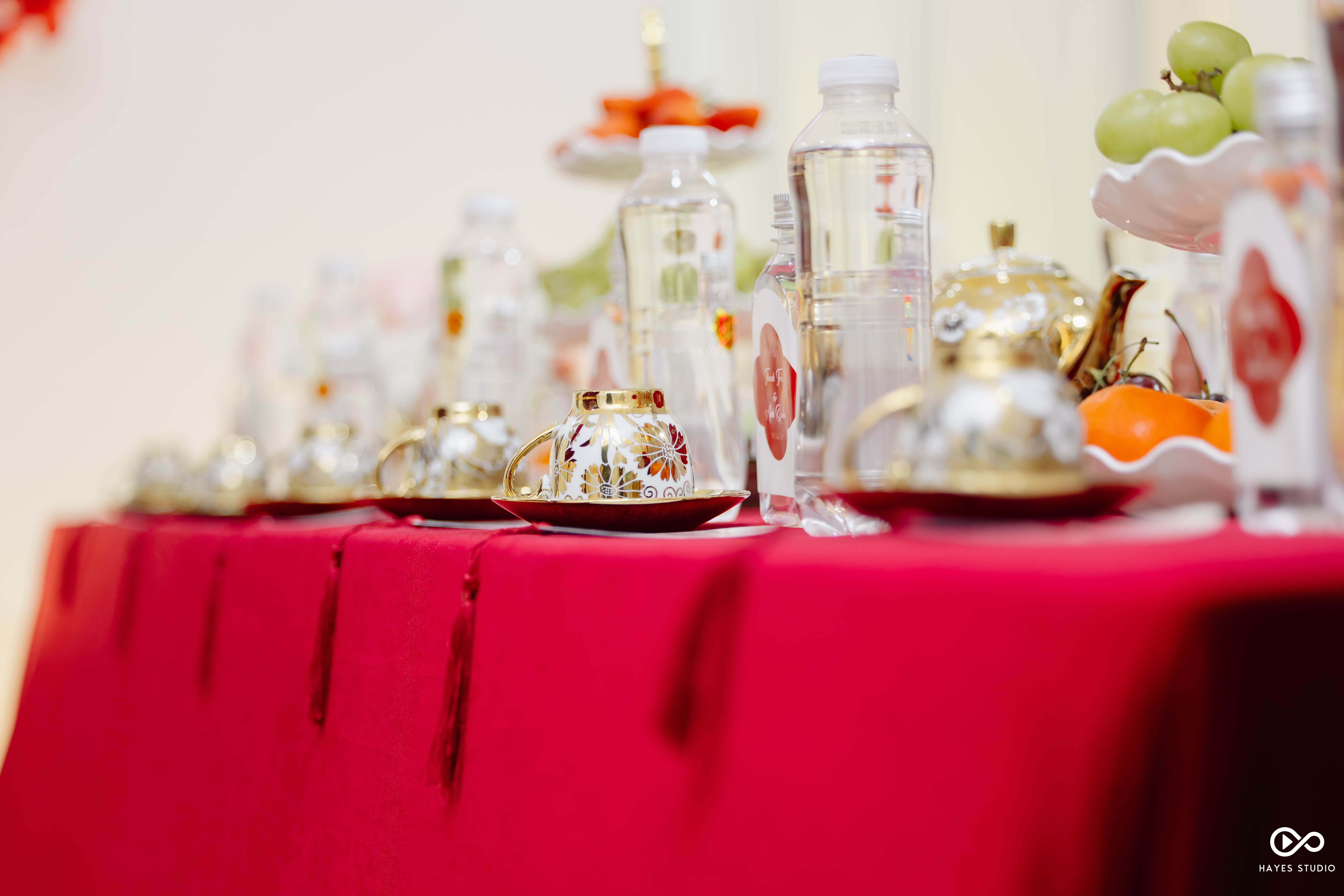 Mẫu Trang Trí Gia Tiên Tông Đỏ Hồng Thanh Lịch Cho Lễ Cưới