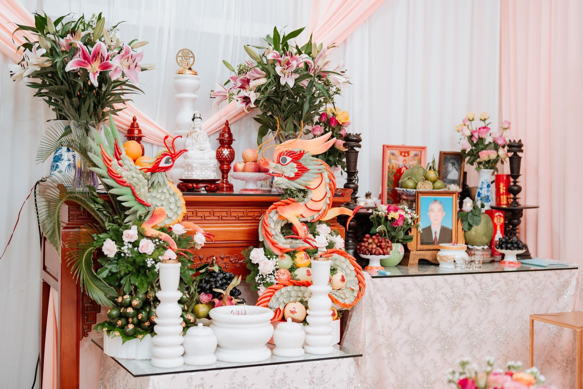 Trang trí gia tiên tone hồng pastel