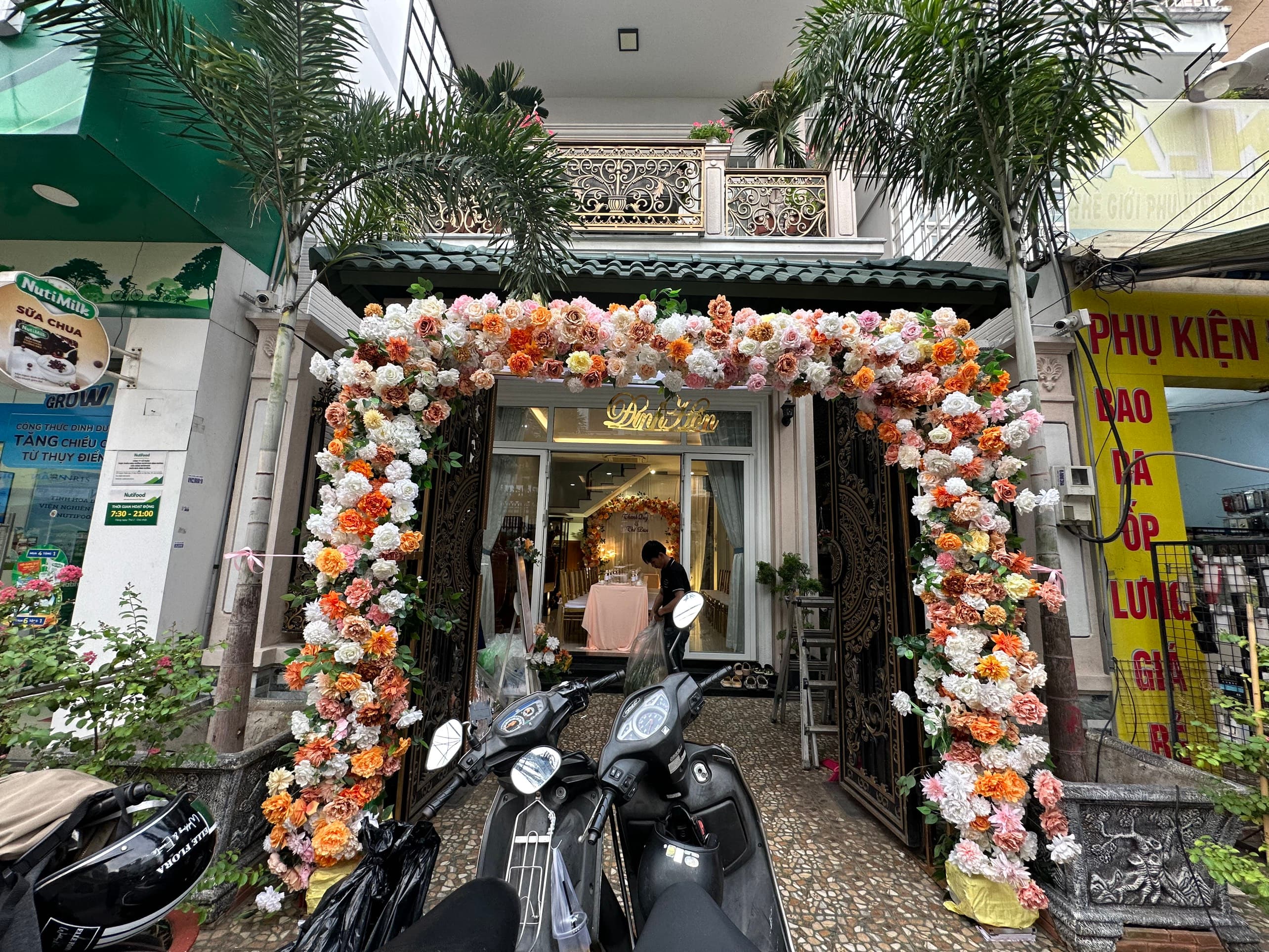 CAM NÂU CỔNG VÒM