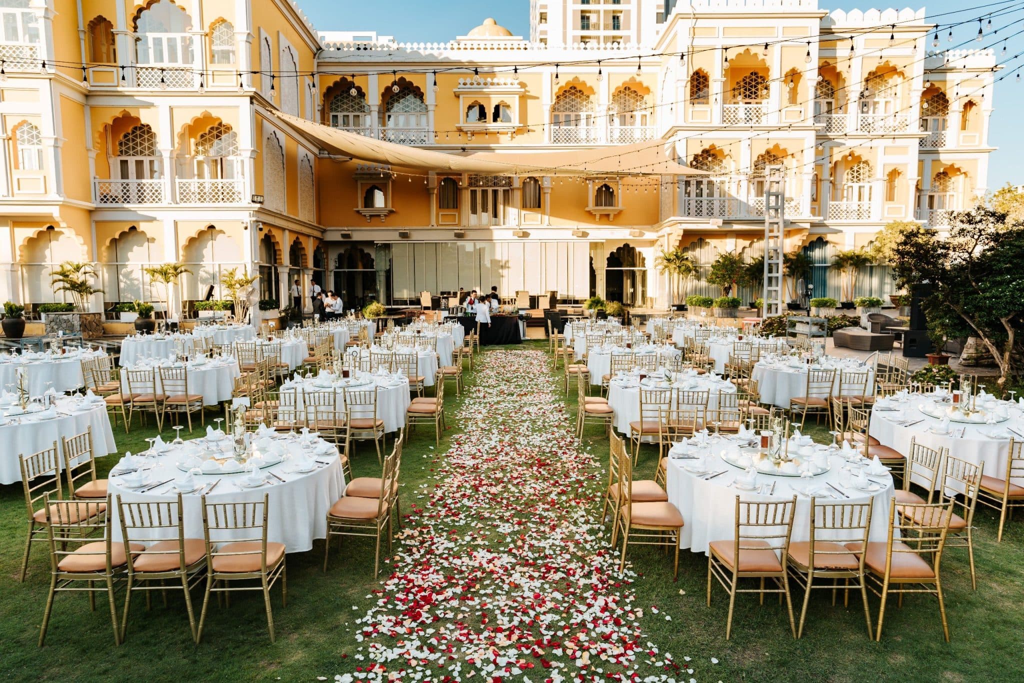 Trang trí tiệc cưới tại Chloe Gallery – Sang trọng, hiện đại & lãng mạn giữa lòng Sài Gòn