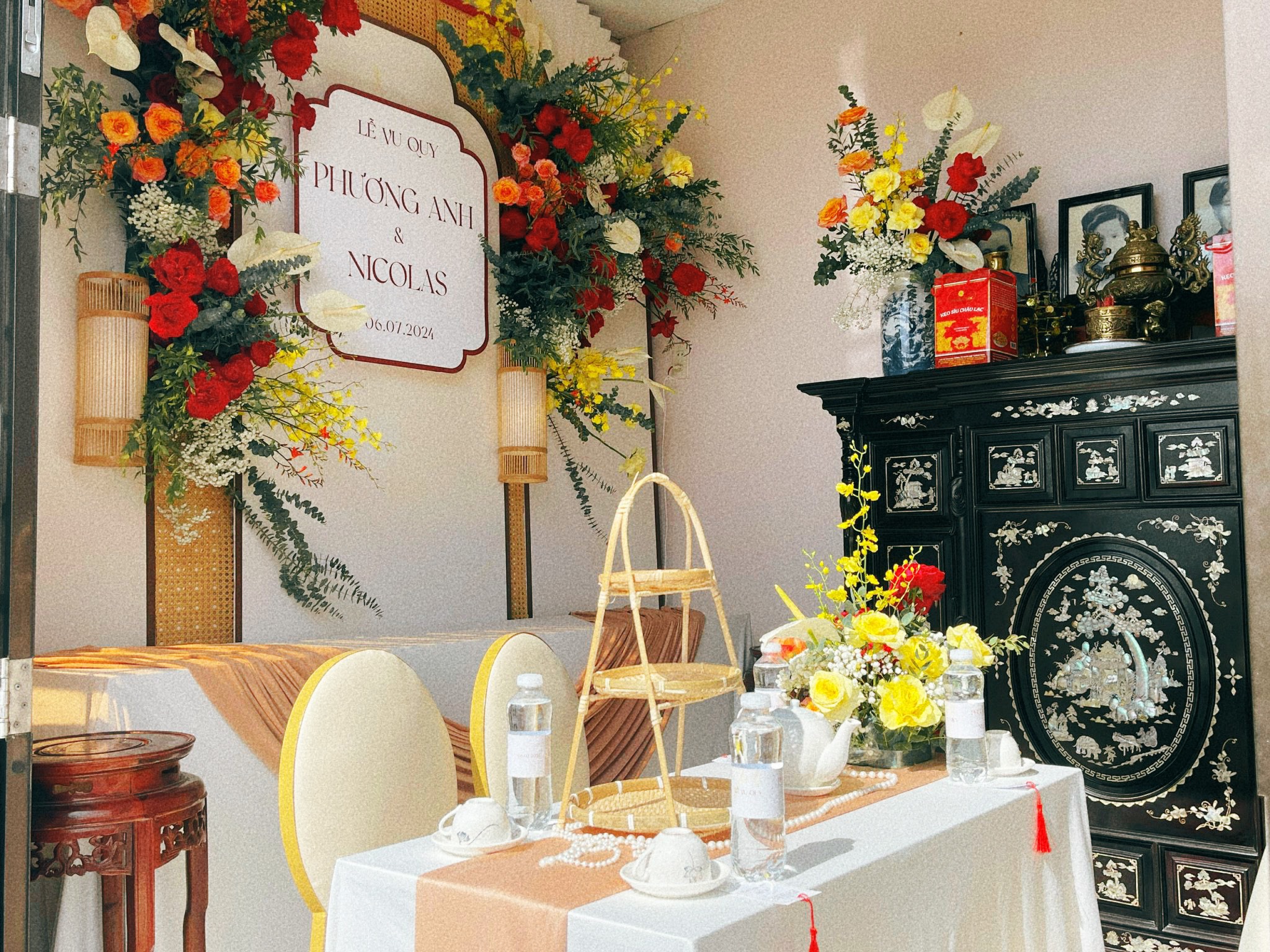 Trang trí gia tiên tone đỏ vàng cam