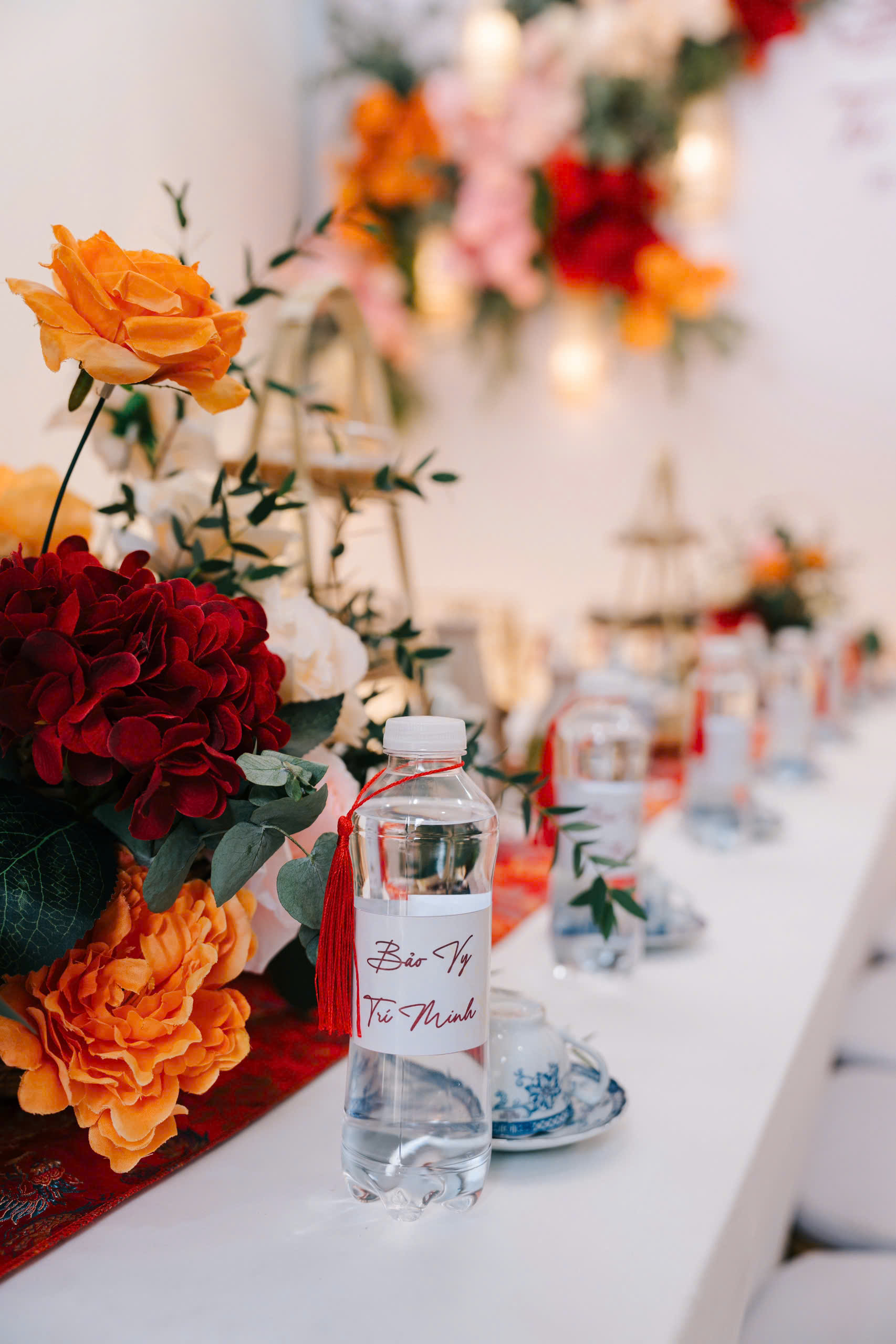 Trang trí gia tiên tone đỏ cam