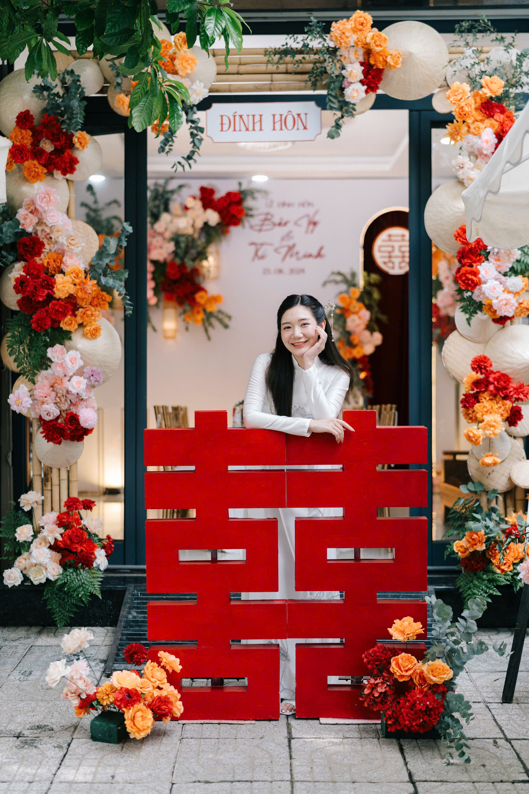 Trang trí gia tiên tone đỏ cam