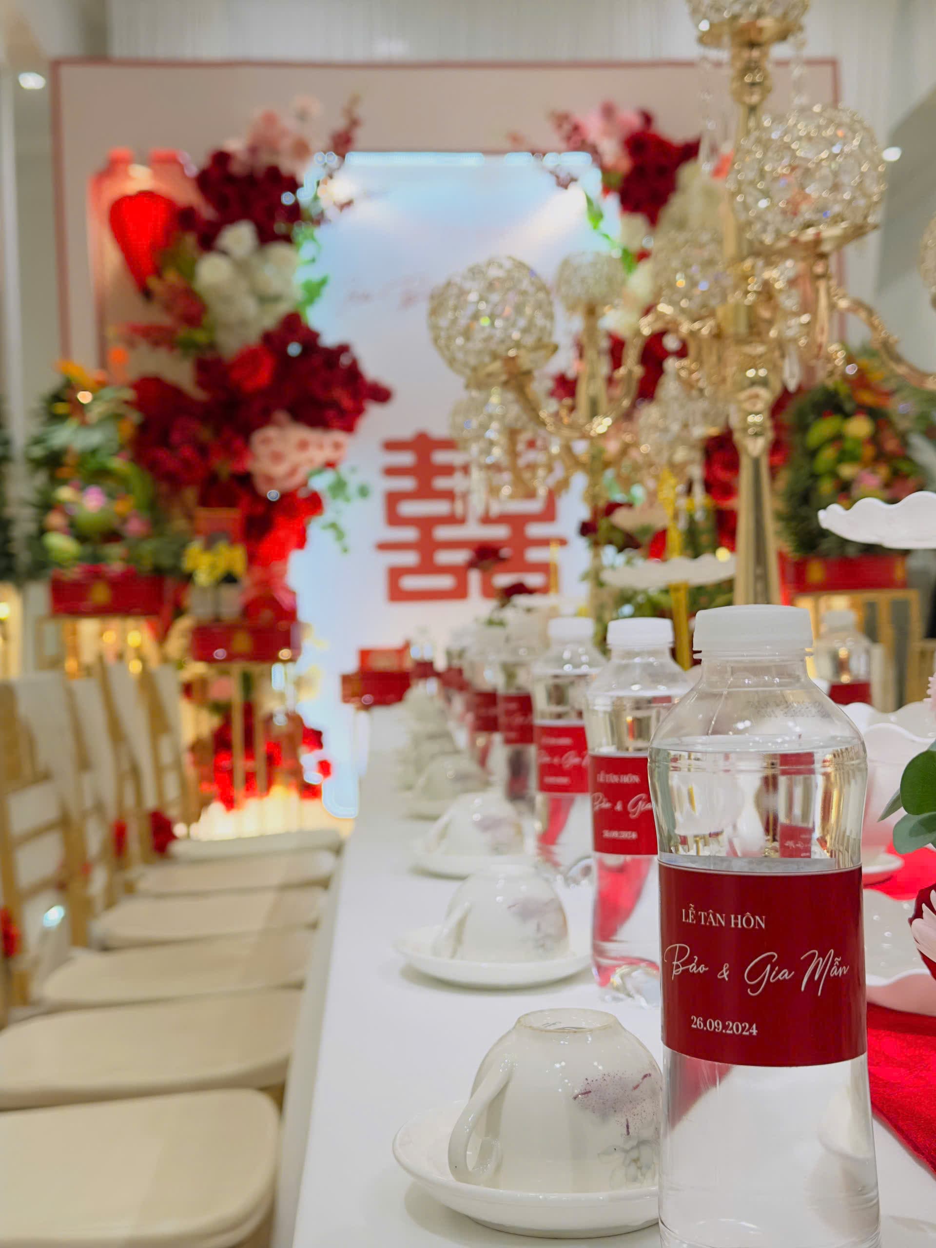 Trang trí gia tiên tone đỏ
