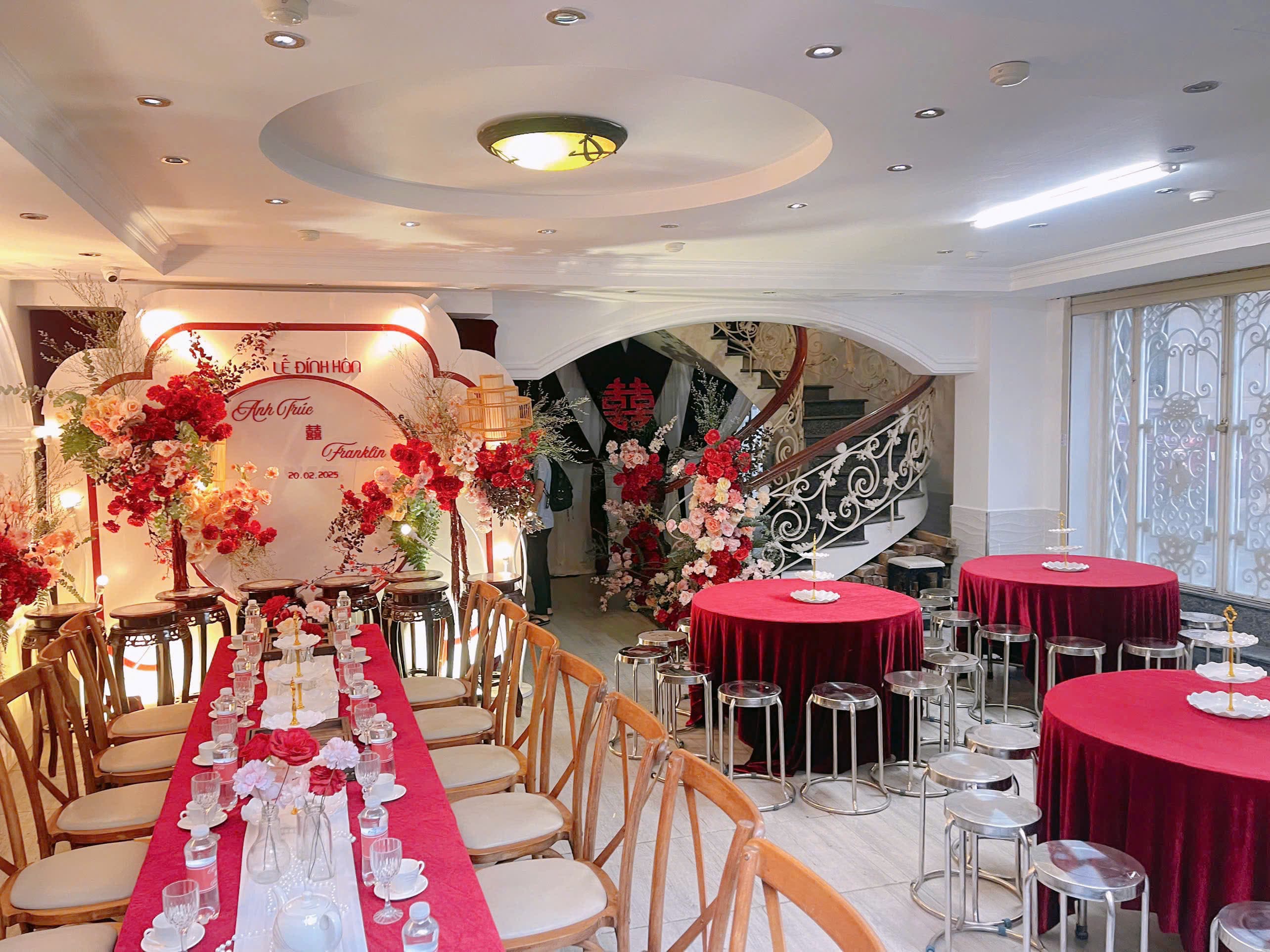 Trang trí gia tiên tone hồng đỏ