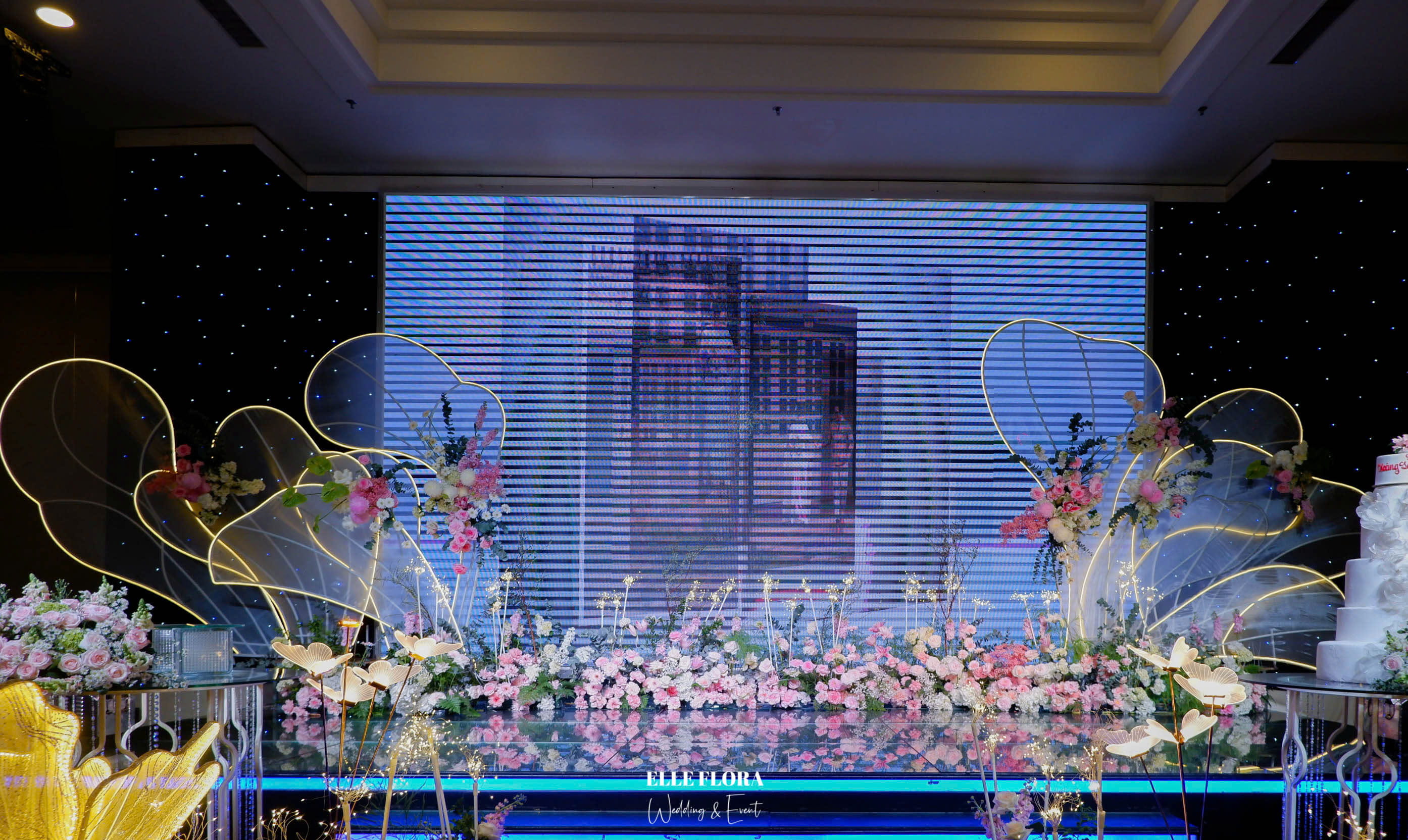 Sân Khấu LED Kết Hợp Khung Cánh Nghệ Thuật