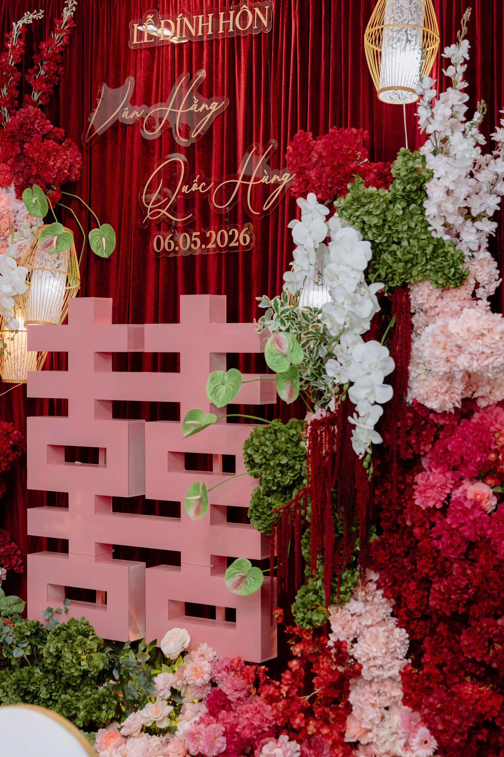 Mẫu Decor Lễ Đính Hôn Đỏ Hồng