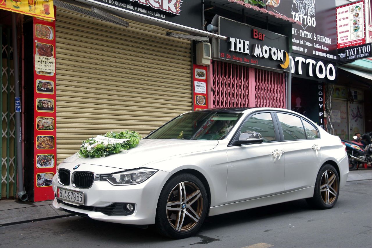 thuê xe hoa BMW 320i