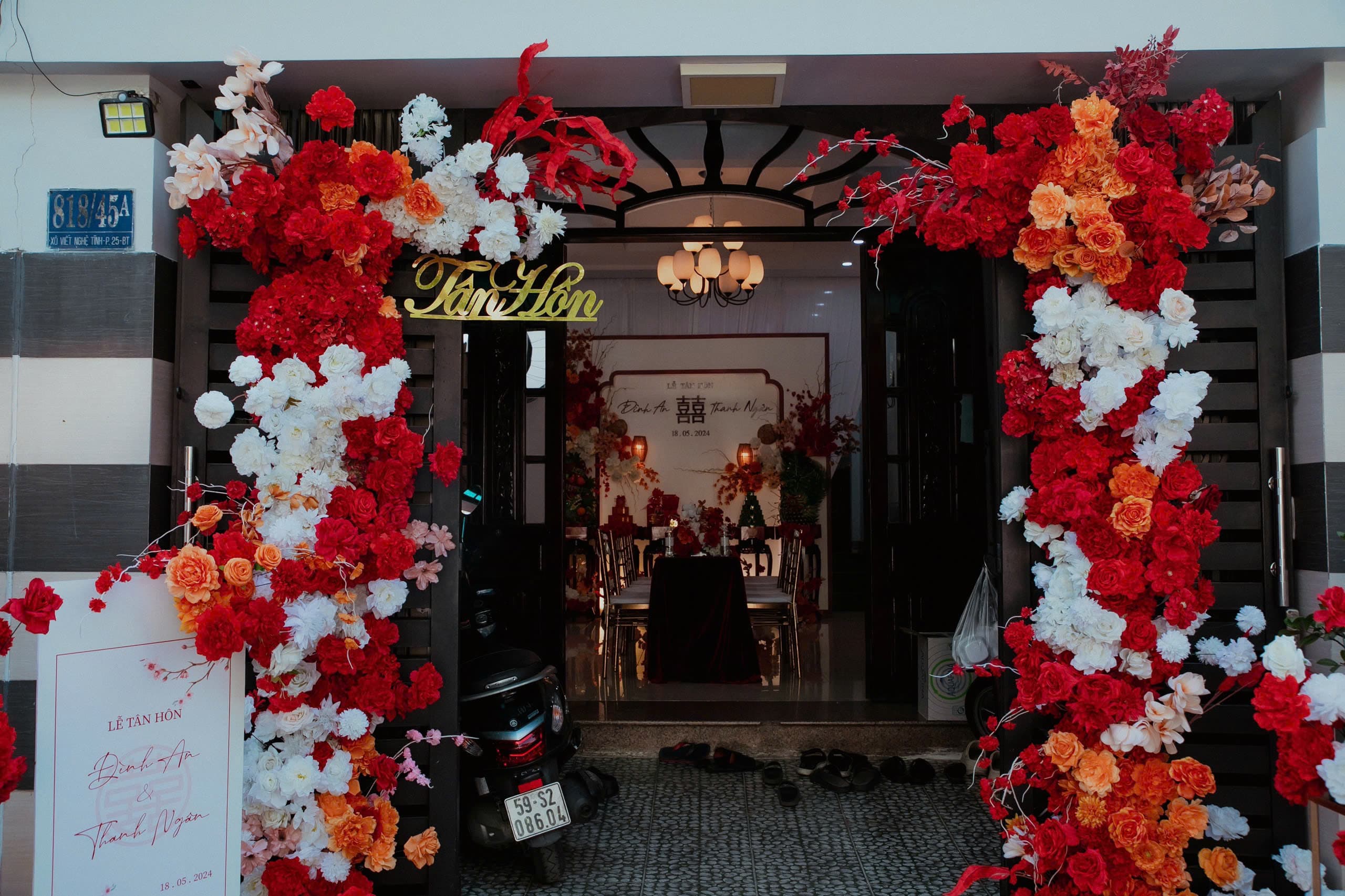 Trang trí gia tiên tone đỏ