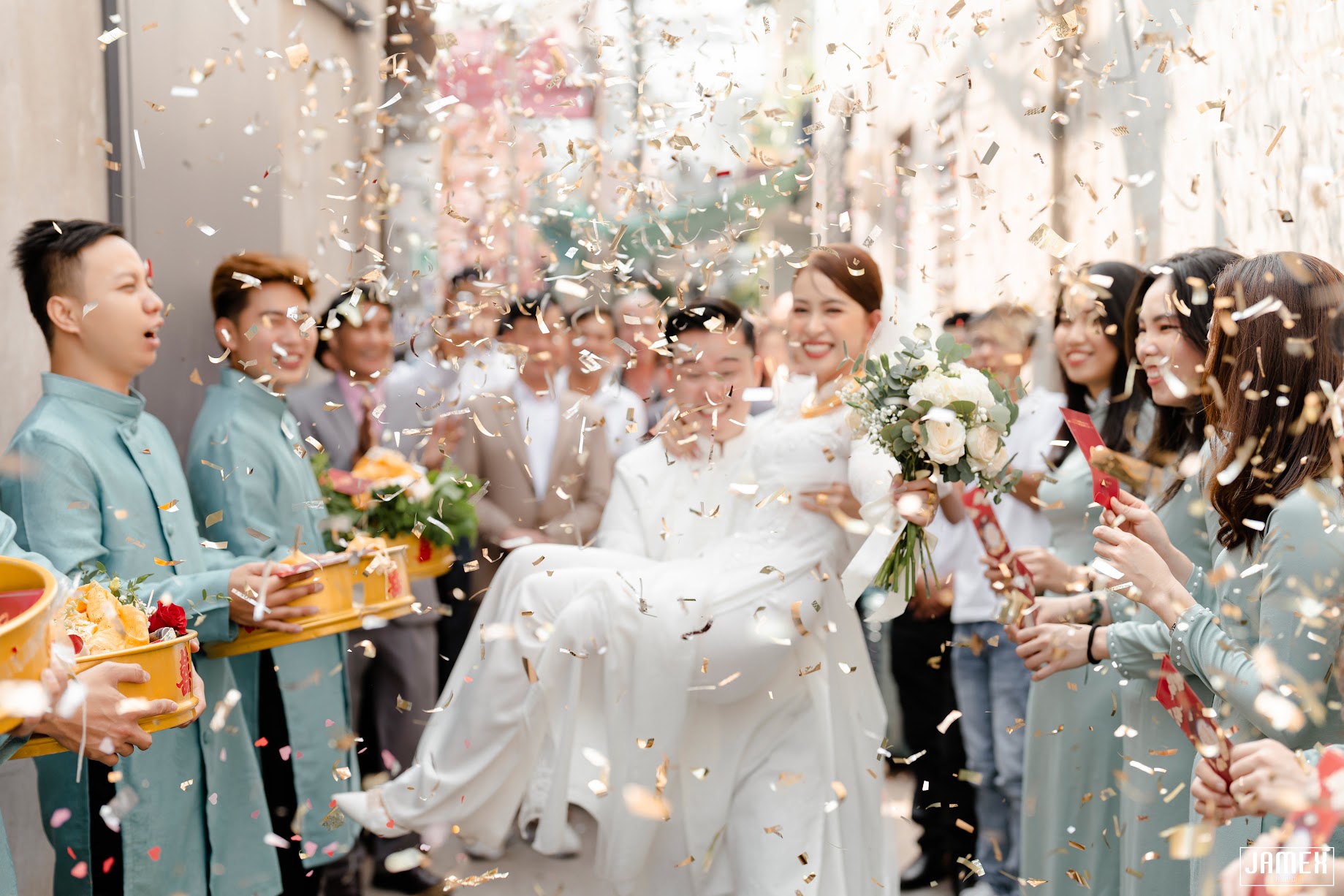 <h4><b>Chào Dâu Rể, tụi mình là Elle Flora - Những người cùng bạn vẽ nên bức tranh tình yêu!</b></h4>