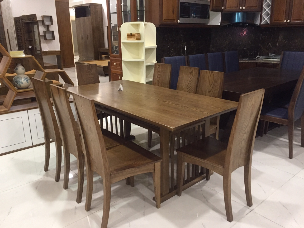 Tại sao các chuyên gia nội thất đánh giá cao gỗ sồi Nga? bo-ban-an-go-soi-nga-moc-viet