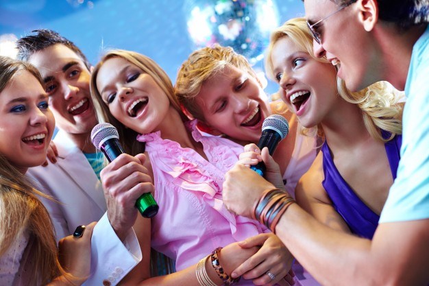 Hát karaoke gắn kết tình thân