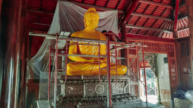 Quá Trình Dát Vàng 9999 pho Tượng Bổn Sư Thích Ca 3m tại chùa Từ Tâm - Tây Ninh