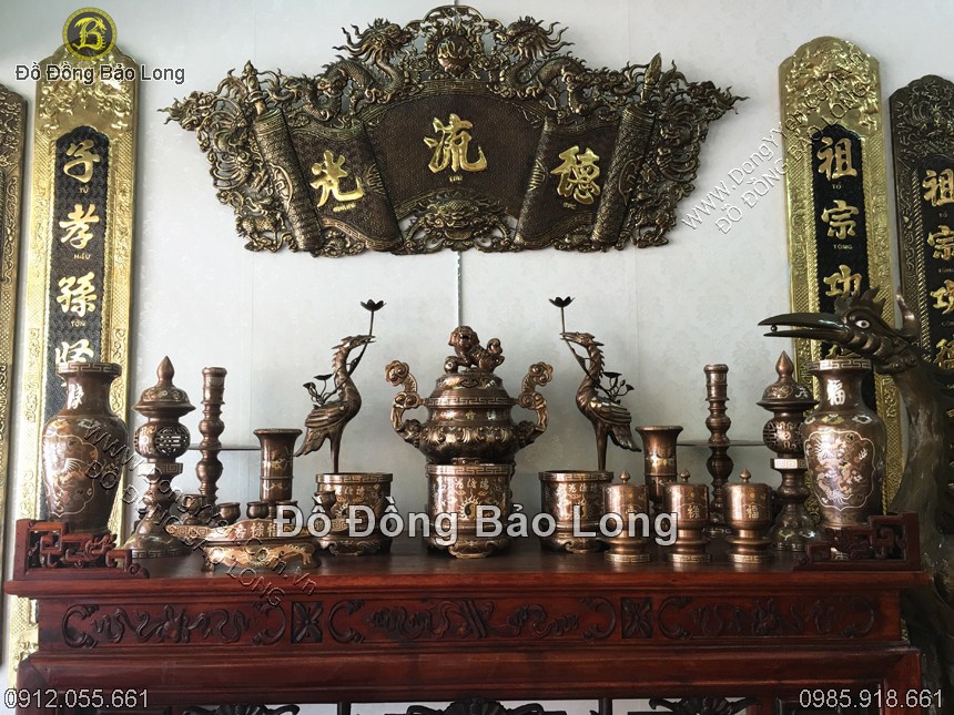 Ba bát hương trong bộ đồ thờ bằng đồng khảm tam khí