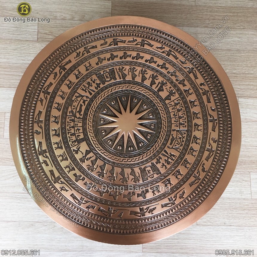 Hoa văn trên mặt trống được đúc chìm cực kỳ sắc nét và đẳng cấp