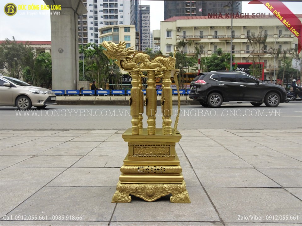 Ngai thờ bằng đồng được cao 68cm