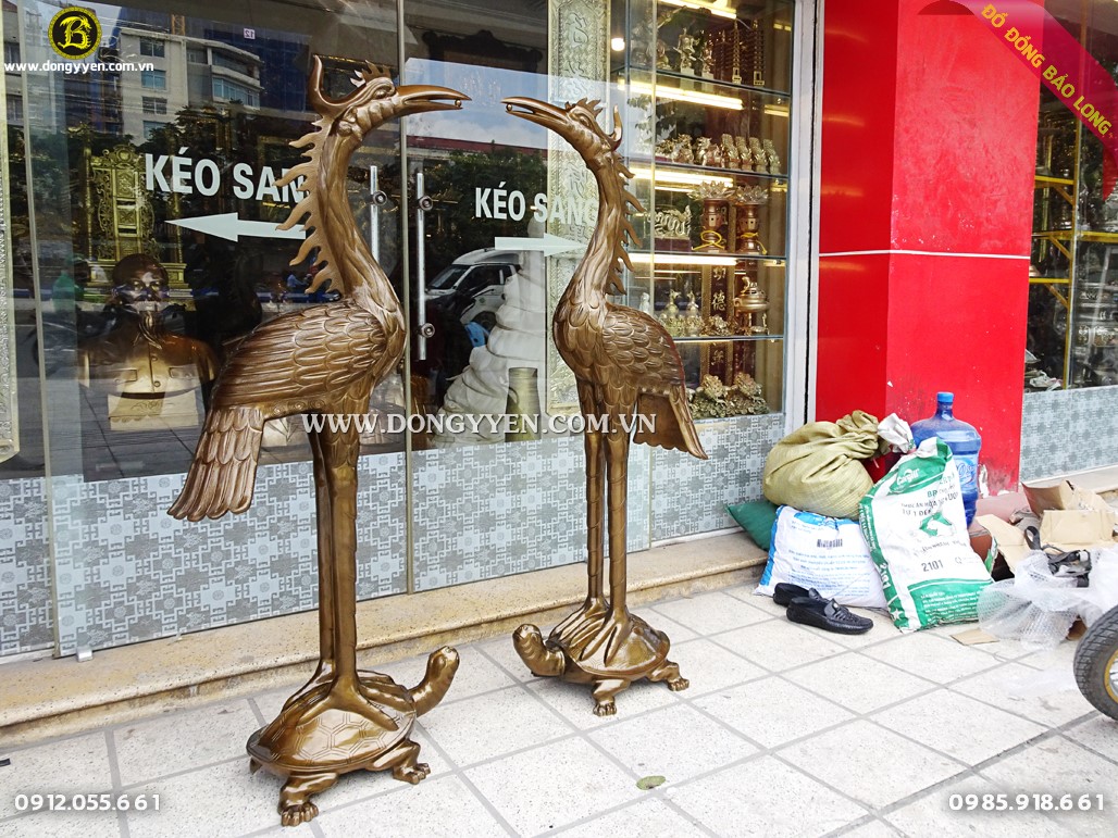 Đôi hạc đồng đỏ cao 1m55 chụp tại Showrom Bảo Long tại HCM