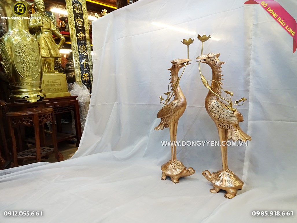 Đôi hạc đồng ngậm hoa cao trên 70cm bằng đồng đỏ chạm ám hoa văn tinh xảo