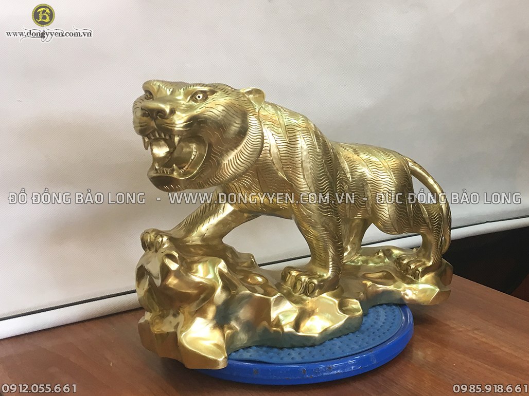 Tượng Hổ màu vàng ánh xanh đặc trưng của đồng katut