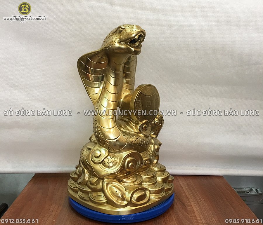 Tượng được đúc tỉ mỉ, sắc nét từng chi tiết