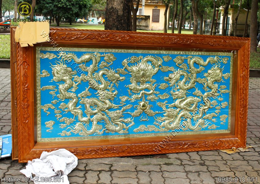 Tranh Cửu long tranh châu gò chạm thủ công bằng đồng vàng dày 8 rem