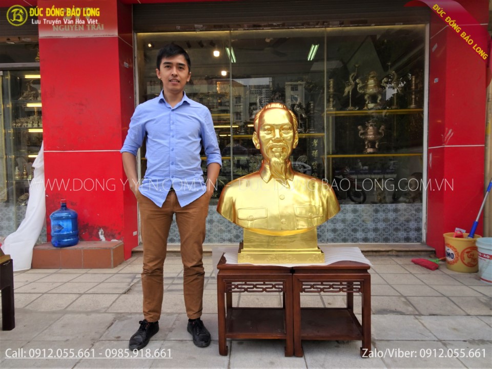 Tượng Bác Hồ bán thân bằng đồng đỏ dát vàng cao 89cm cho khách hàng tại Nghệ An