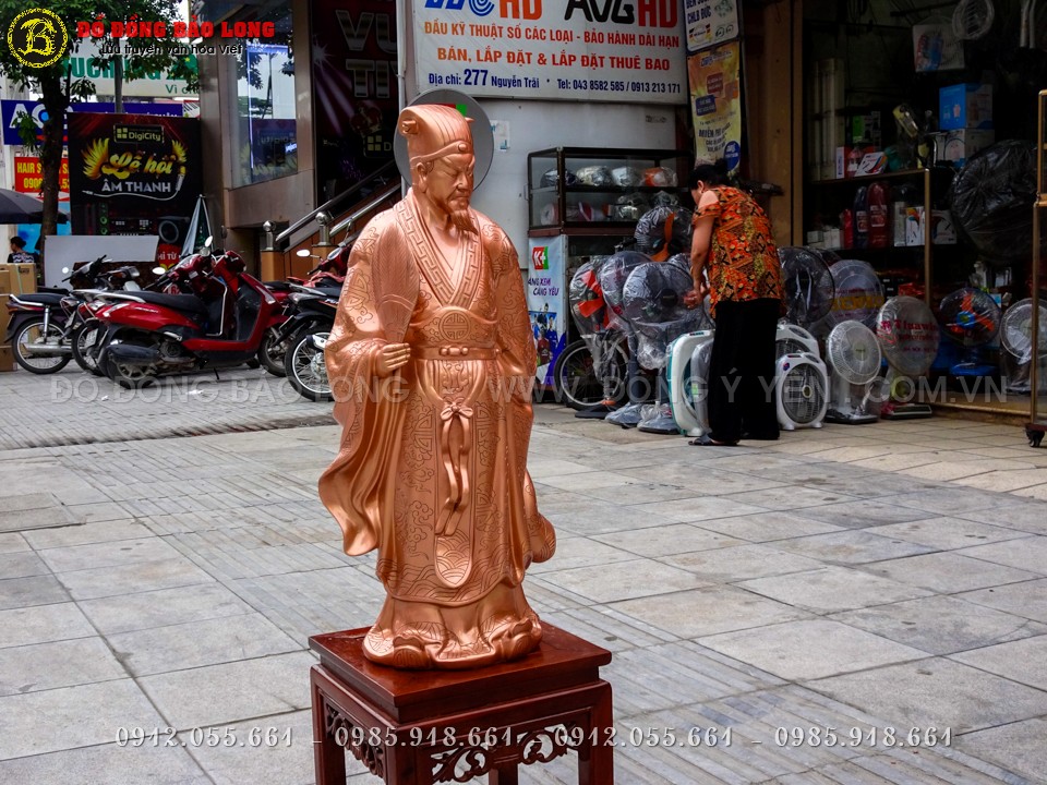 Tượng Khổng Minh cao 69 cm bằng đồng đỏ tại Show Room Bảo Long