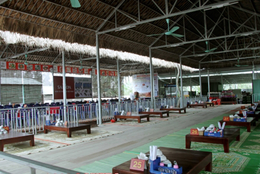 Đức Minh Restaurant mặt biển đường Hồ Xuân Hương Nha-hang-duc-minh-sam-son4