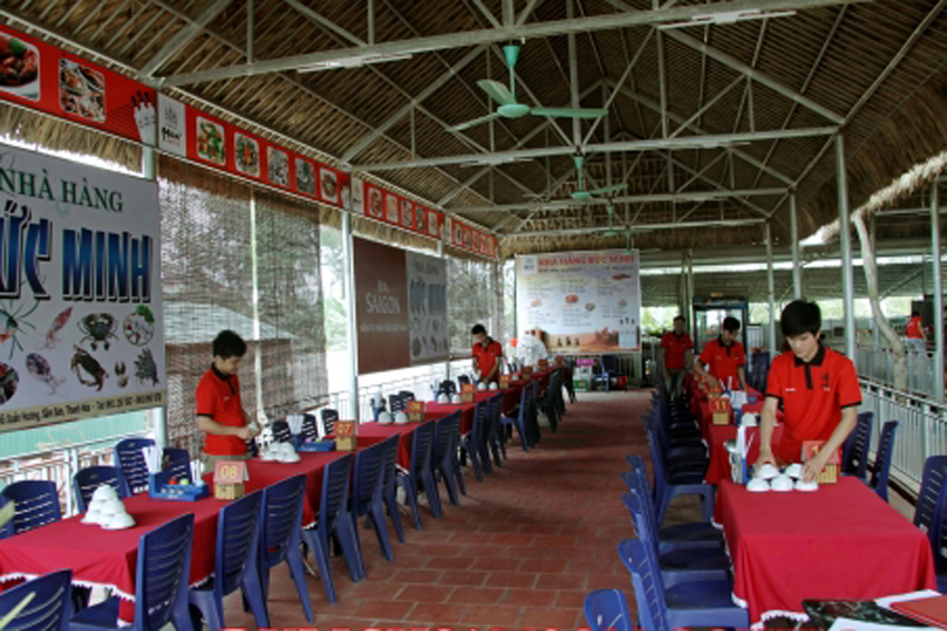 Đức Minh Restaurant mặt biển đường Hồ Xuân Hương Nha-hang-duc-minh-sam-son6