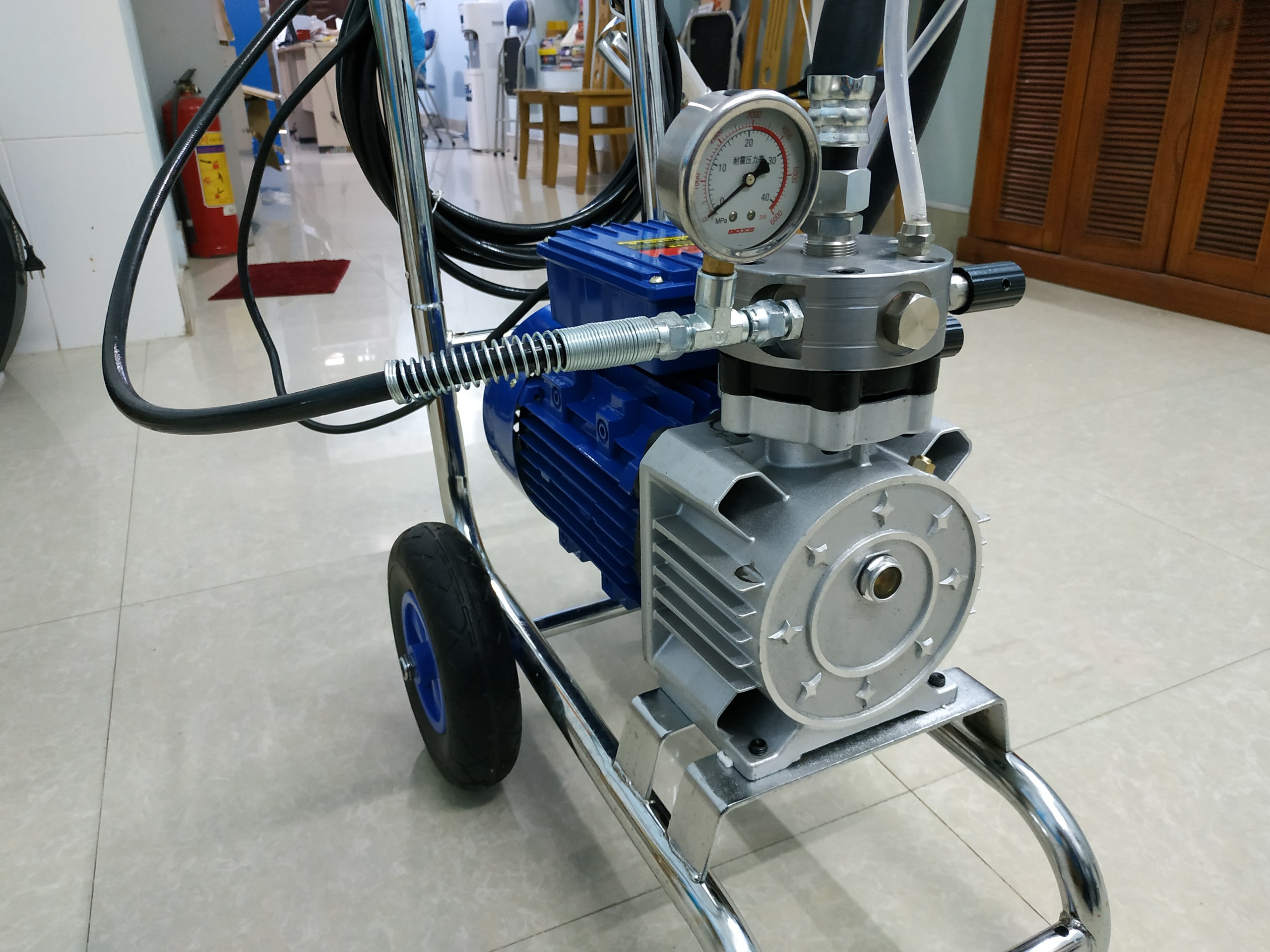 Máy phun sơn tường