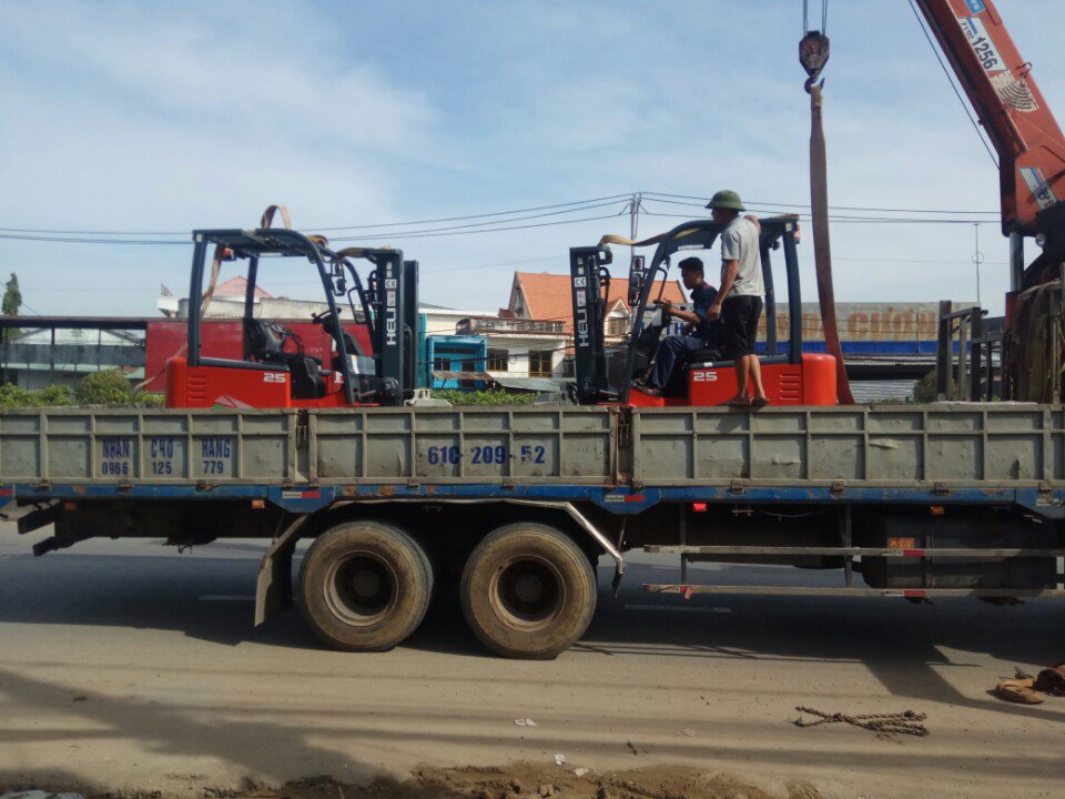 xe-nang-dien-heli-2-5-tan-o-dong-nai