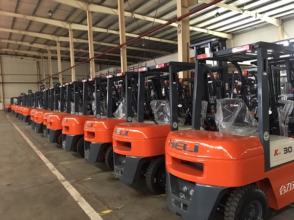 xe nâng hàng mới ở Việt Nam