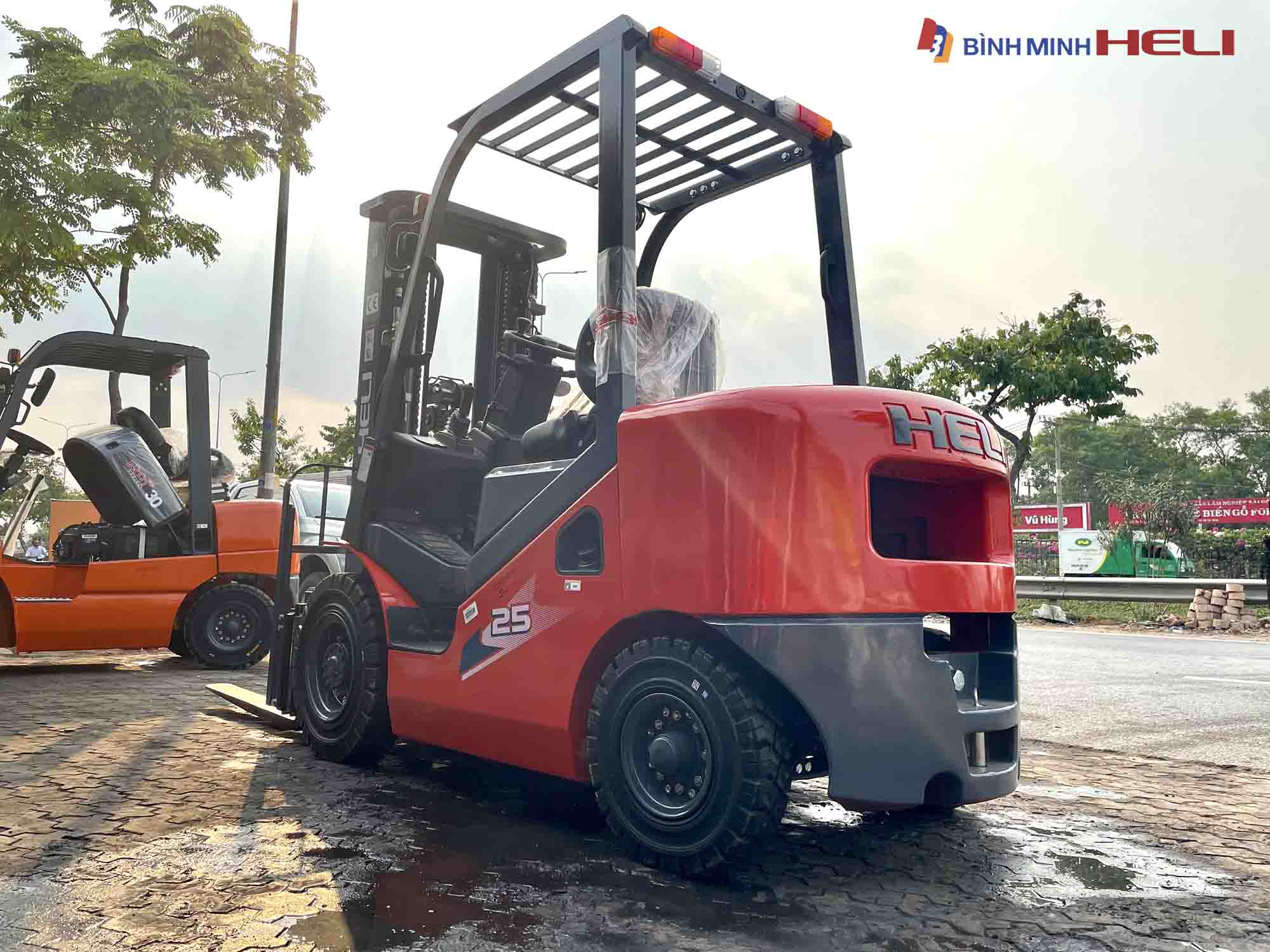 xe-nang-2-5-tan-heli