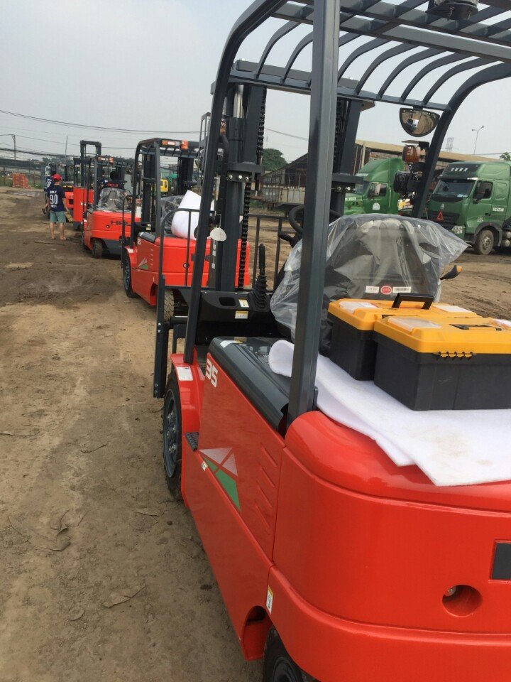 xe-nang-dien-3-5-tan-o-dong-nai