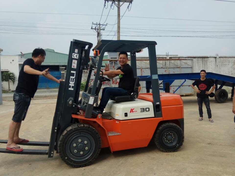 xe-nang-dau-heli-3-tan-o-dong-nai