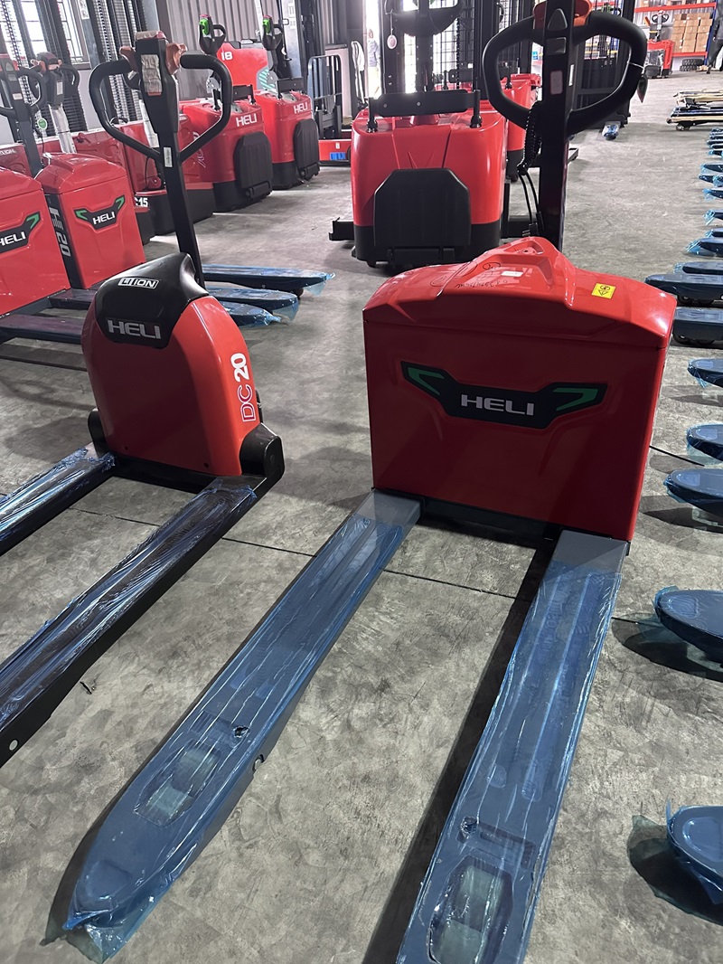 xe-nang-tay-dien-thap-heli