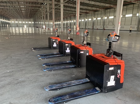 xe-nang-tay-dien-thap-heli