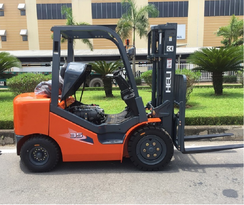 Giá bán xe nâng Heli 3 tấn CPCD30 động cơ Nhật Bản