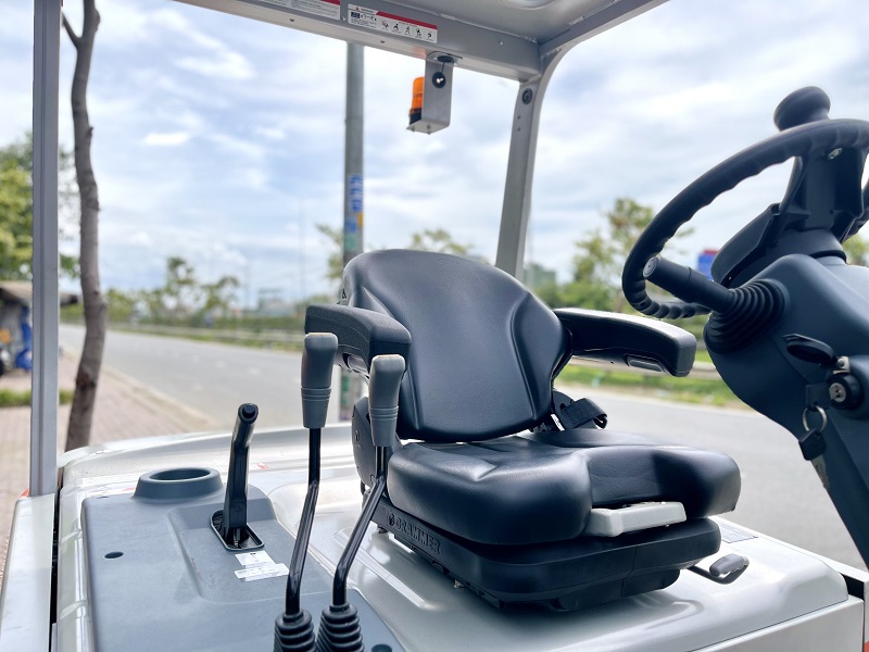 xe-nang-dien-ngoi-lai