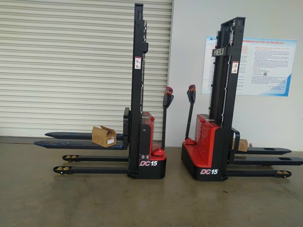 xe-nang-tay-dien-cao