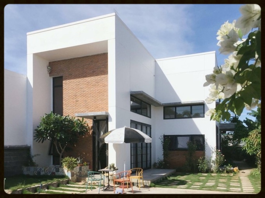 thiet-ke-biet-thu-2-tang-hien-dai-gan-gui-thien-nhien-01