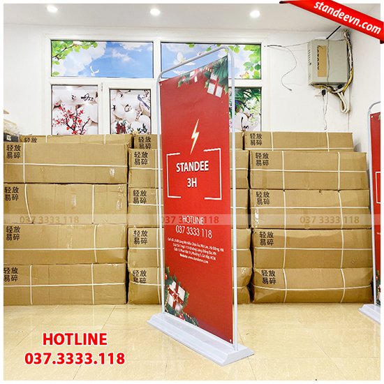 standee kiểu cửa đế sắt giá rẻ đẹp