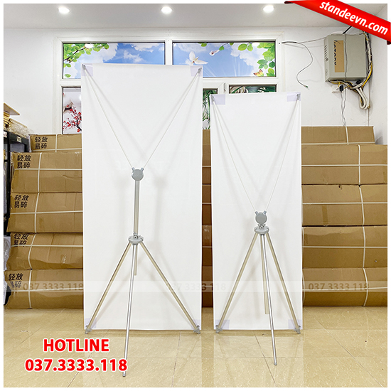 standee x điều chỉnh bằng nhôm cao cấp sang trọng