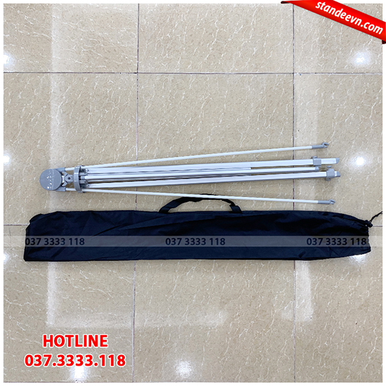 standee x điều chỉnh kích thước bằng nhôm giá rẻ