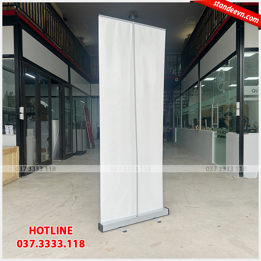 chân standee cuốn sắt