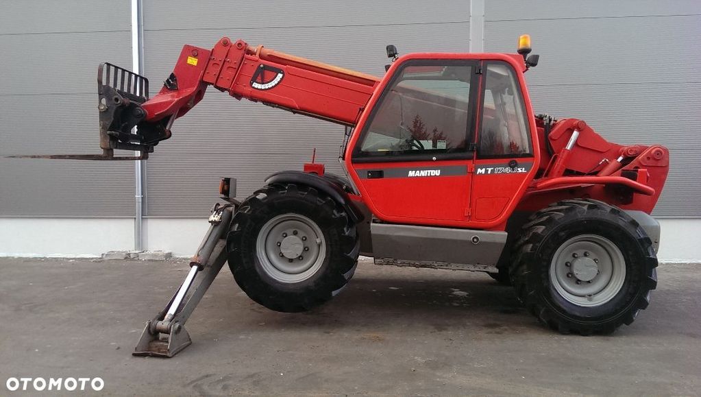 Xe nâng càng telehandler là gì? Ứng dụng trong công nghiệp Xe nâng càng telehandler là gì? Ứng dụng trong công nghiệp